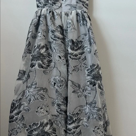 Elliat Blossom Silver Jacquard High-Low Maxi Dress Size: XS - Picture 12 of 13